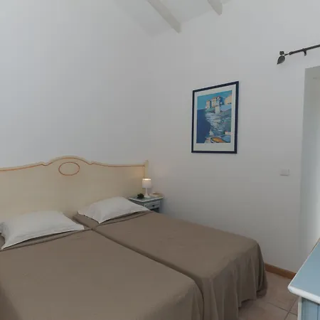 Marina Di Santa Giulia بورتو فيكشْيو