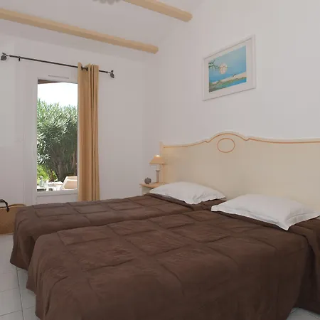 Marina Di Santa Giulia * بورتو فيكشْيو