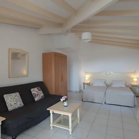 Marina Di Santa Giulia Apartmán *
