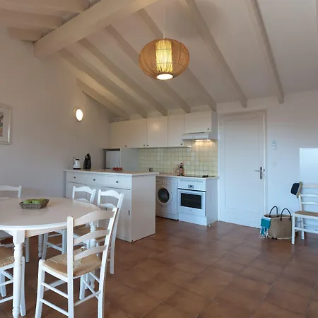 Marina Di Santa Giulia بورتو فيكشْيو