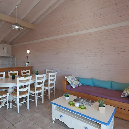 Marina Di Santa Giulia بورتو فيكشْيو