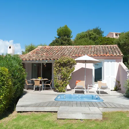 Marina Di Santa Giulia بورتو فيكشْيو