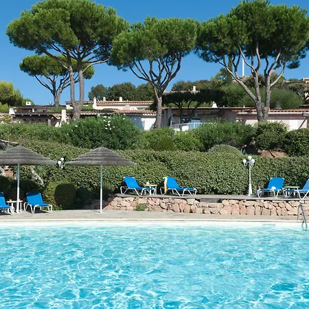 Marina Di Santa Giulia بورتو فيكشْيو