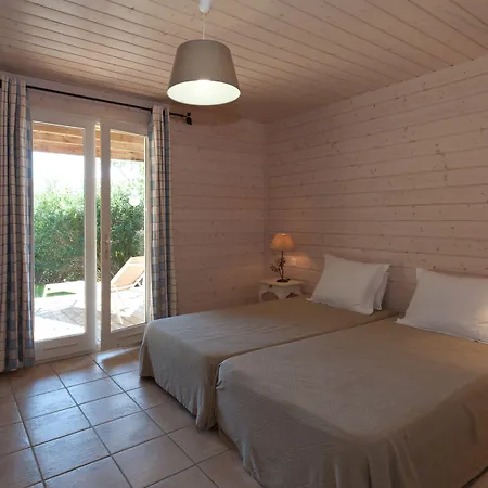 Marina Di Santa Giulia بورتو فيكشْيو